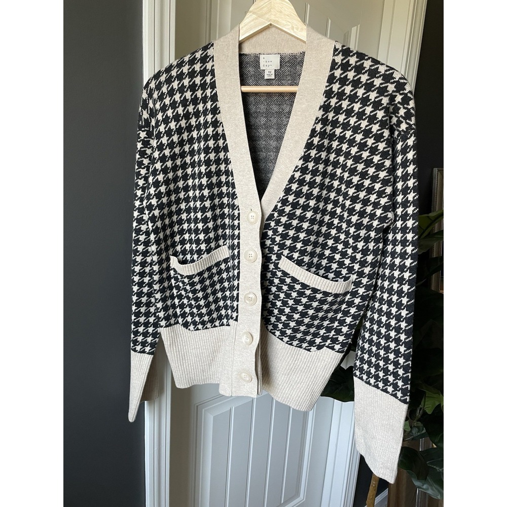 A New Day Women's XS Houndstooth Button Front V-Neck Cardigan Black/Beige
